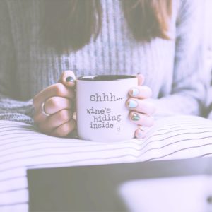 マグカップと女の子2