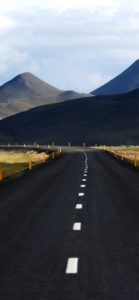 アスファルトの道路