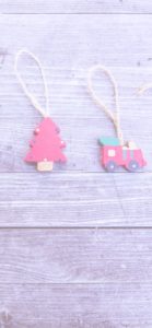 木製のもみの木と汽車のツリー飾り1