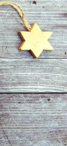 木製の星のツリー飾りの2