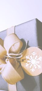 ベージュのリボンのプレゼント1