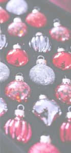 ワインカラーとシルバーの飾り2