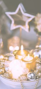 金色のキャンドルと星の飾り1
