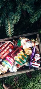 クリスマスツリーの飾りの準備2