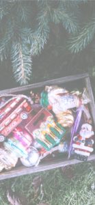 クリスマスツリーの飾りの準備1