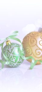 緑色と金色のクリスマスツリーの飾り2