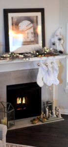 暖炉の上のクリスマスの飾り1