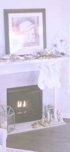 暖炉の上のクリスマスの飾り2