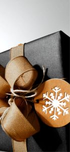 ベージュのリボンのプレゼント1