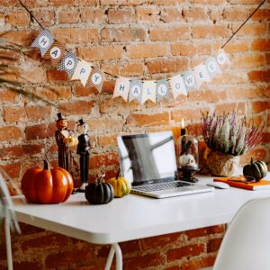 ハロウィンディスプレイの机2