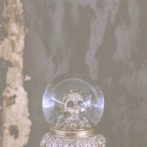 ガラス玉の中のドクロ1