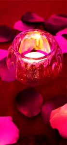 ピンクの花びらとキャンドル1