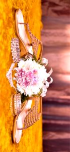 ローズゴールドのサンダル1