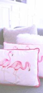 フラミンゴのクッション1