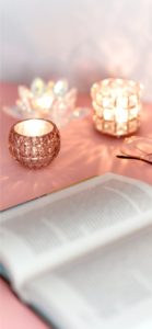 キャンドルと本2