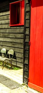 赤い扉と赤い窓枠2