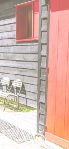 赤い扉と赤い窓枠1