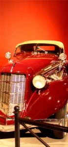 赤いクラッシックカー