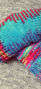 鮮やかな色の手袋1