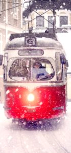 雪の中を走るトラム1