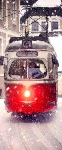 雪の中を走るトラム1