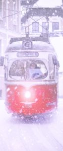 雪の中を走るトラム2