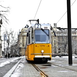 冬の町を走るトラム2