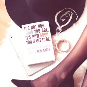 黒い帽子とアクセサリー2