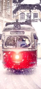 雪の町を走るトラム1