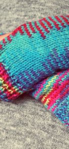 鮮やかな色の手袋1