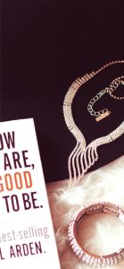 黒い帽子とアクセサリー1