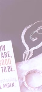 黒い帽子とアクセサリー2