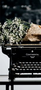 かすみ草とタイプライター