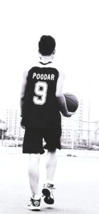 バスケットボールを持っている男の子