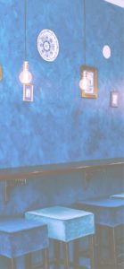 ネイビーの壁のカフェ1