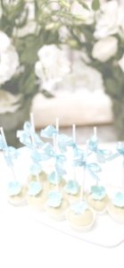 水色のリボンがついたお菓子1