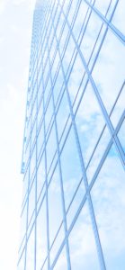 青い空が映るビル1