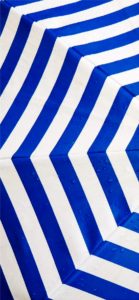 ブルーのストライプの傘2