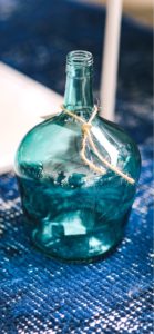 青いガラス瓶1