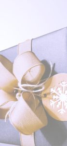 ベージュのリボンのプレゼント1
