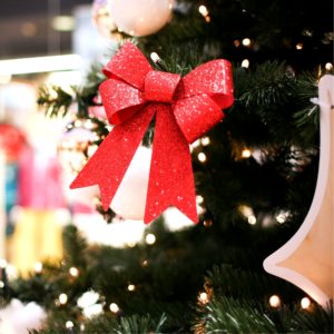 赤いリボンのツリー飾り2