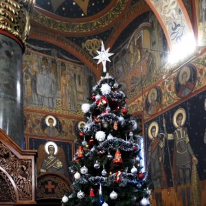 教会の中のクリスマスツリー1