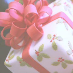 ヒイラギ柄のプレゼントの飾り2