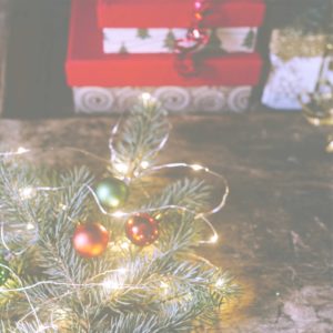 プレゼントとツリーの灯り2