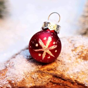 ワインカラーの小さなツリー飾り2