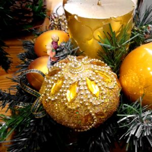 金色のクリスマスの飾り2