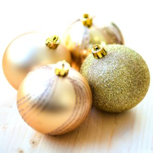 金色のツリー飾り