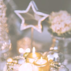 火を付けた金色のキャンドル2