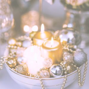 火を付けた金色のキャンドル4