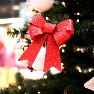 赤いリボンのツリー飾り1